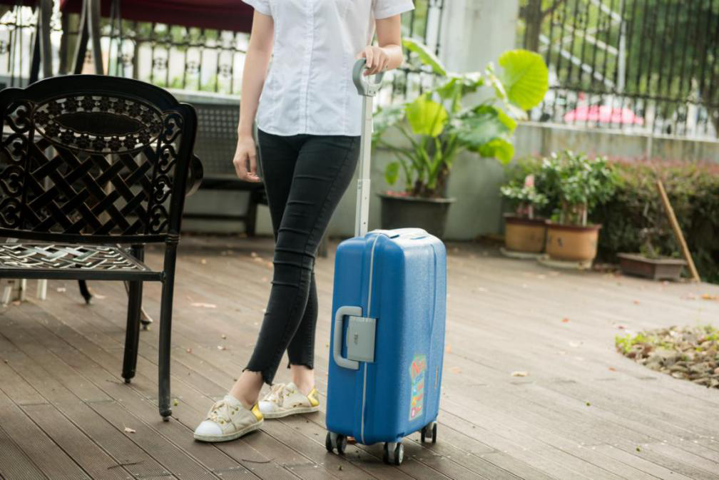Very sturdy trolley luggage, equipped with silent universal wheel